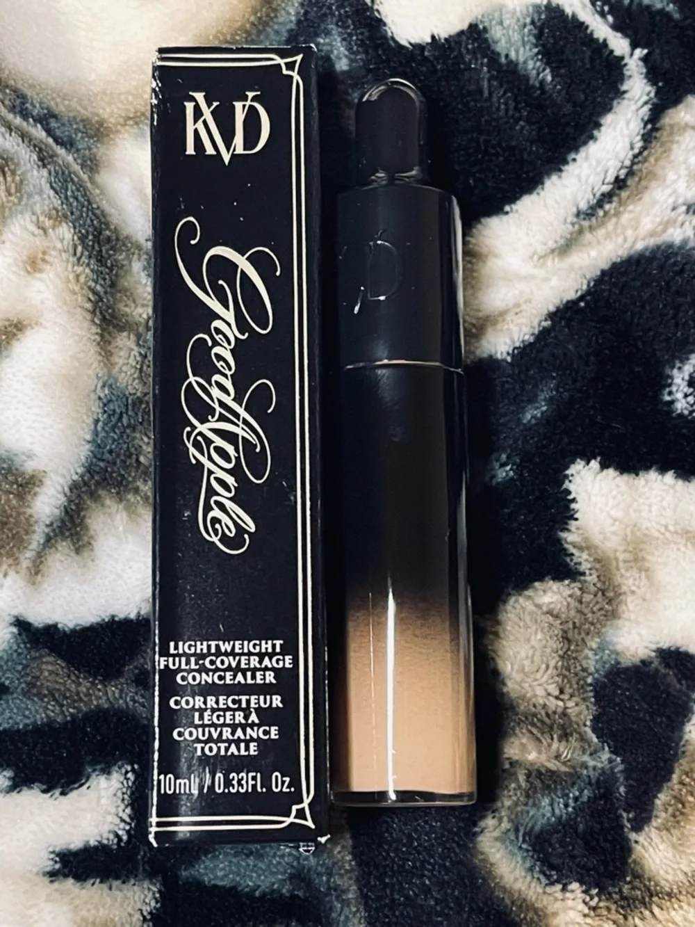KVD Medium 152 Good Apple Lightweight Full Coverage Concealer